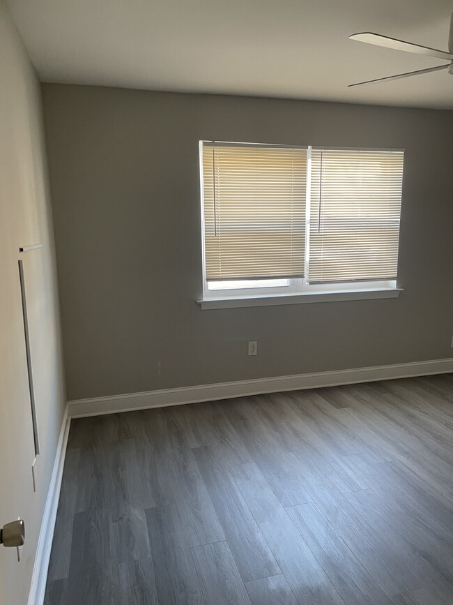 Building Photo - 1935 Addison Rd S