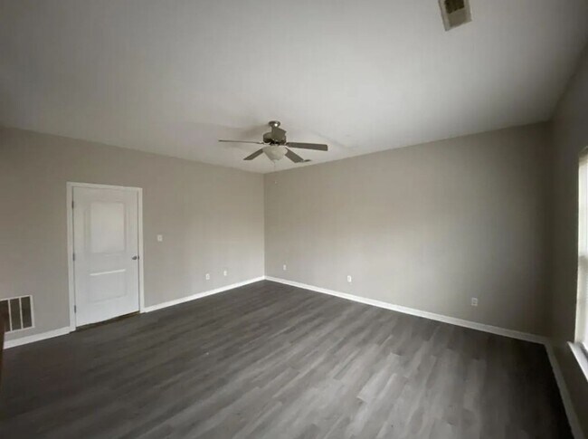 Building Photo - Say Hello to Your New Home! 3 Bedroom, 2.5...