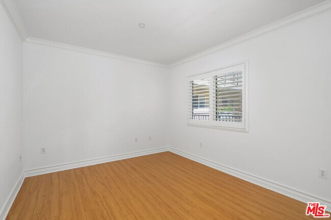Building Photo - 1246 Armacost Ave