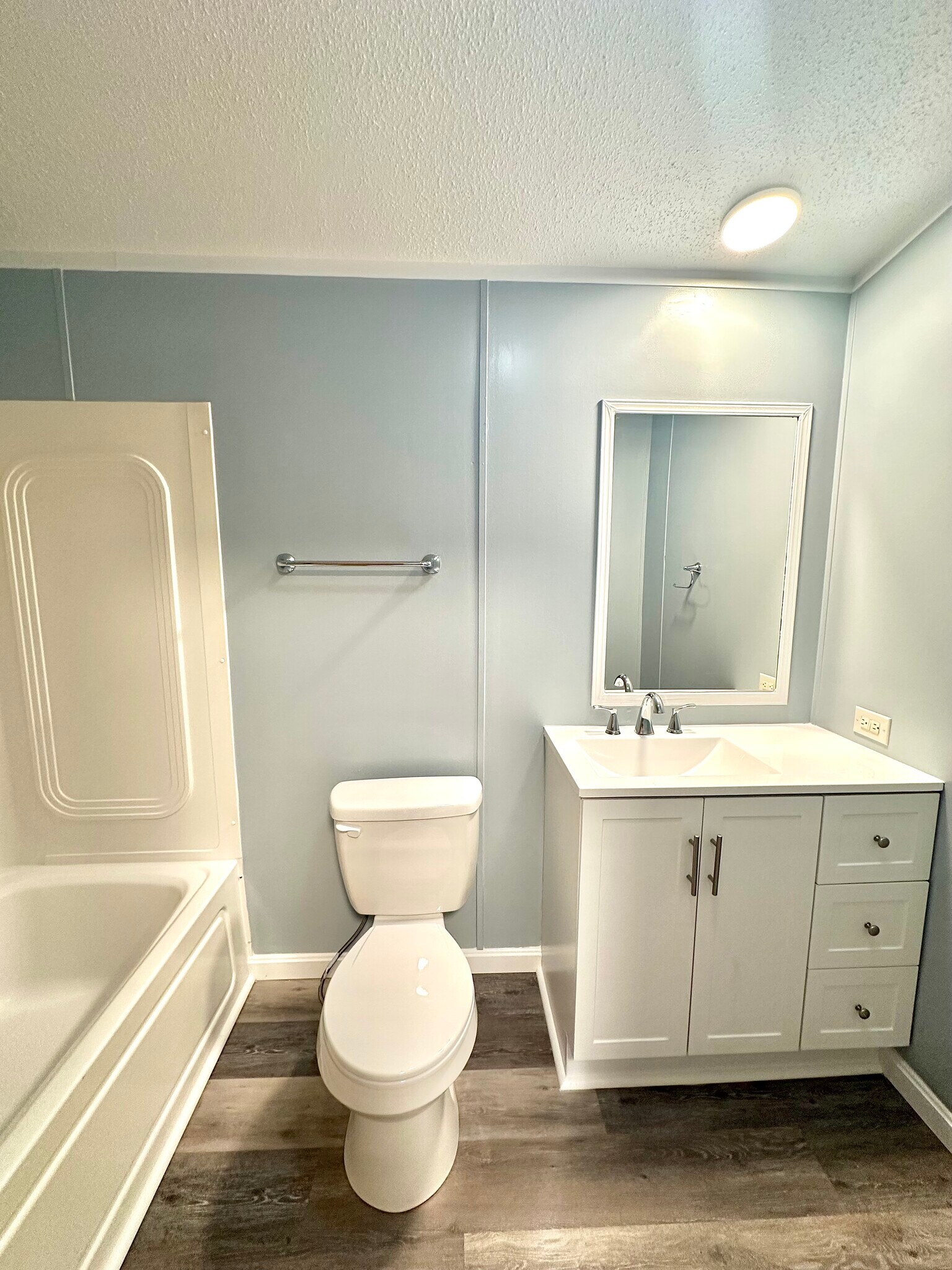 Building Photo - 90 Yankee Folly Rd