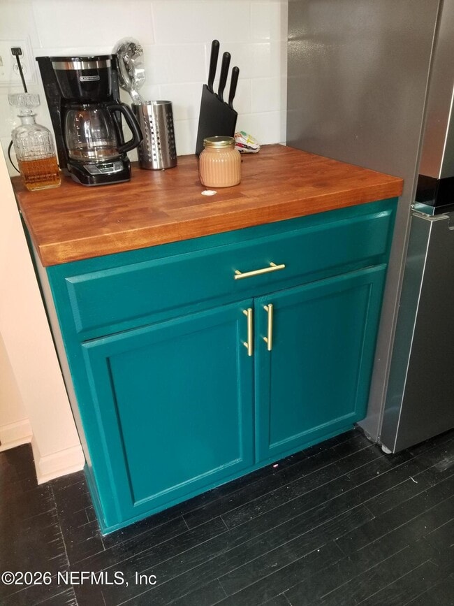 Building Photo - 519 W 26th St