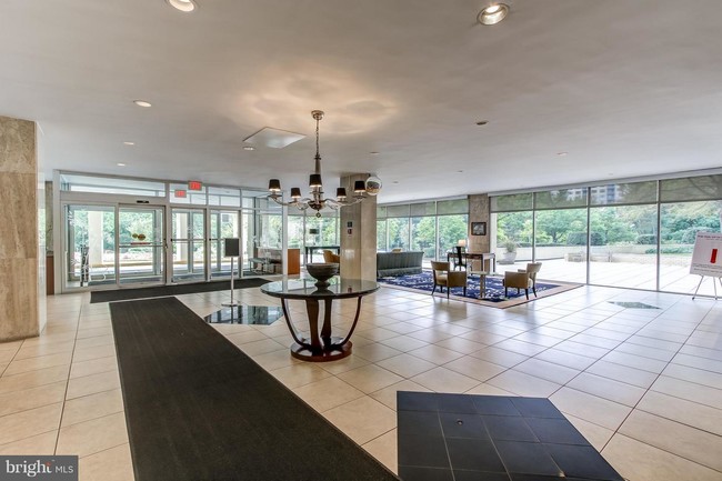 Building Photo - 10401 Grosvenor Pl