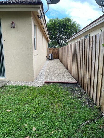 Building Photo - 12301 SW 124th Ter