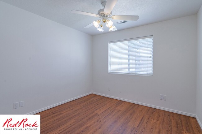 Building Photo - Remodeled 3 Bedroom Townhome with Great Vi...