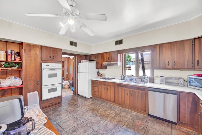 Building Photo - 919 Foster St