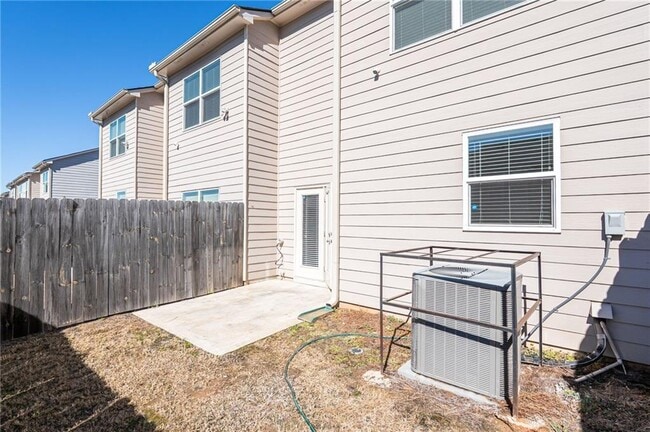 Building Photo - 6413 Shalks Xing Dr