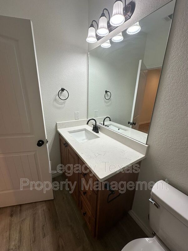 Building Photo - 2323 CR 704