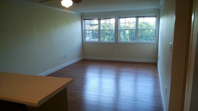 Building Photo - $749/Bedroom | 3BR/2BA Condo Near UT Ag Ca...