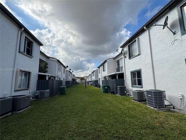 Building Photo - 12514 NW 11th Trail