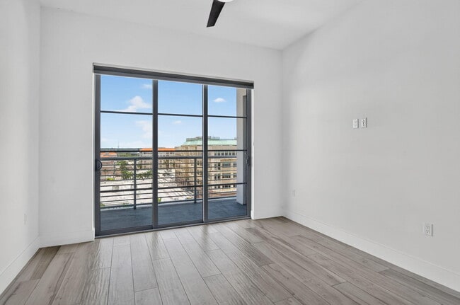 Building Photo - 155 E Boca Raton Rd