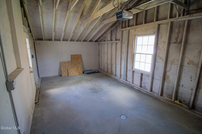 Building Photo - 16 Swayze Dr