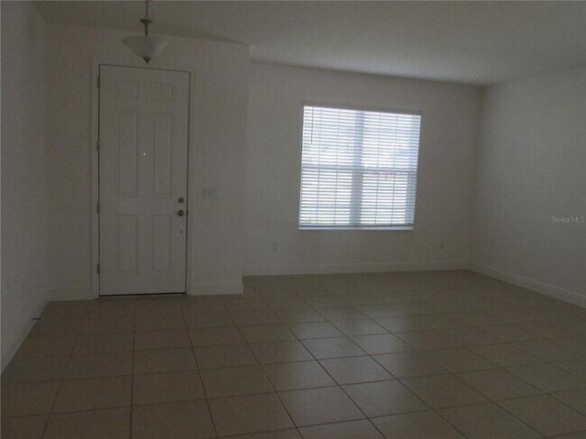 Building Photo - 4900 Golden Zenith Wy