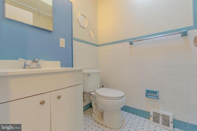 Building Photo - 8124 Langdon St