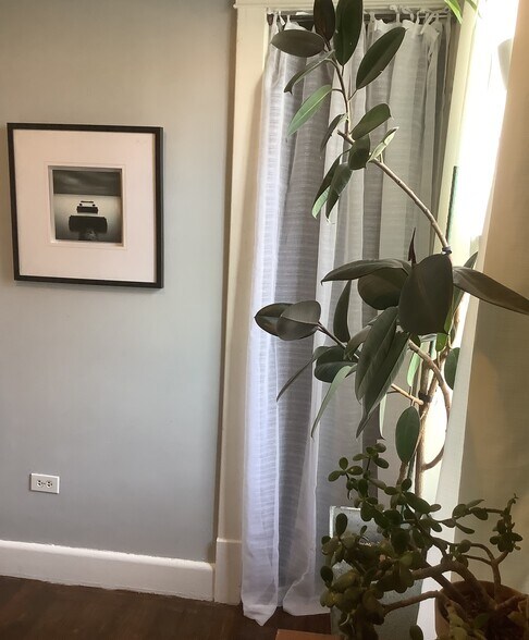 Sunny Office/bedroom with - 1913 N Kimball Ave