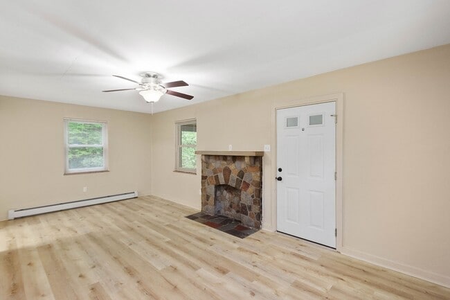 Building Photo - Stunning 2 bedroom home in Wilkins Townshi...