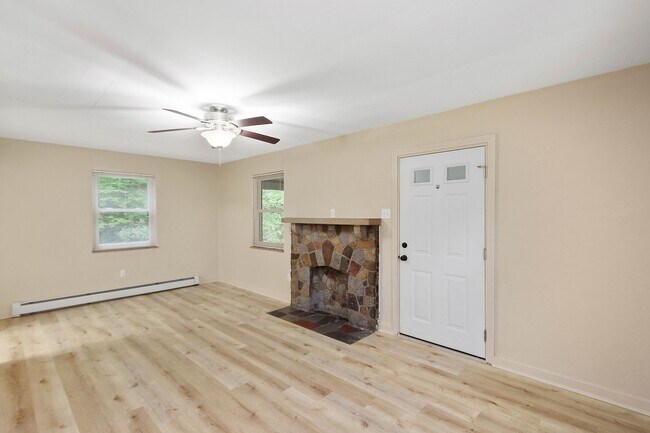 Building Photo - Stunning 3 bedroom home in Wilkins Township available now!