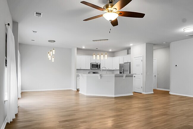 Building Photo - 210 Daniels Creek Cir