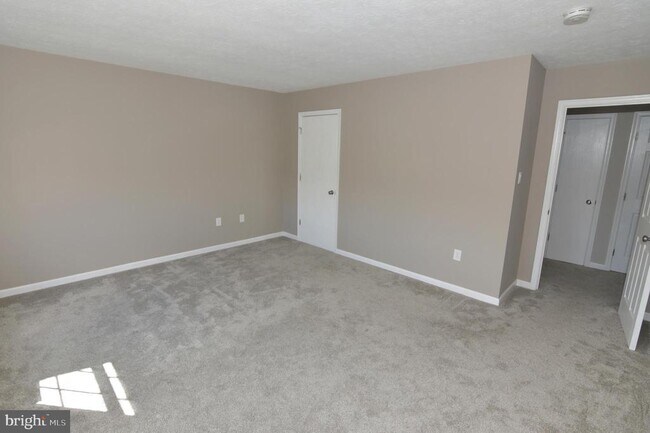 Building Photo - 311 Willowbrook Ct