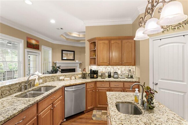 Building Photo - 111 Chinquapin Dr