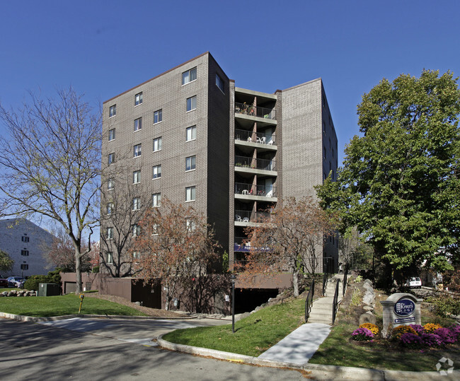 Building Photo - Fordem Towers