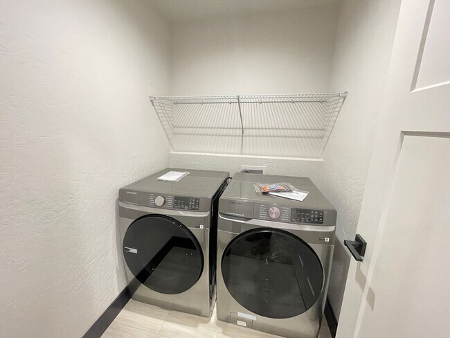 Building Photo - Brand New Hayden Townhome