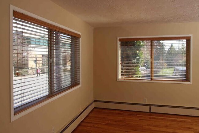 Building Photo - Cozy Condo at Marquam Court. Near OHSU with Parking and Storage