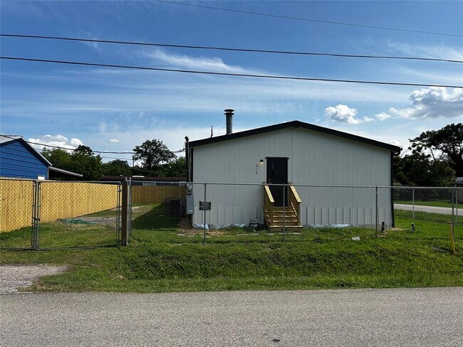 Building Photo - 219 Blinkin Ave