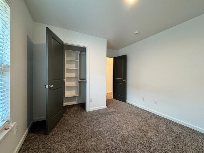 Building Photo - Beautiful 3 Bedroom Home in Azalea Farms in Noble