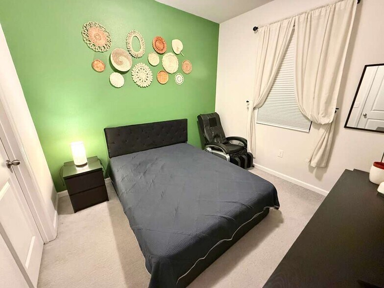 Building Photo - 184 Summershore Dr