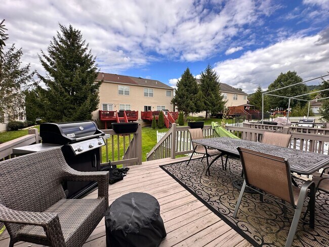Building Photo - 3685 Clauss Dr