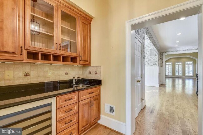 Building Photo - 9880 Palace Green Way