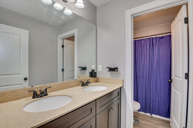 Building Photo - 1543 Driftwood Ln