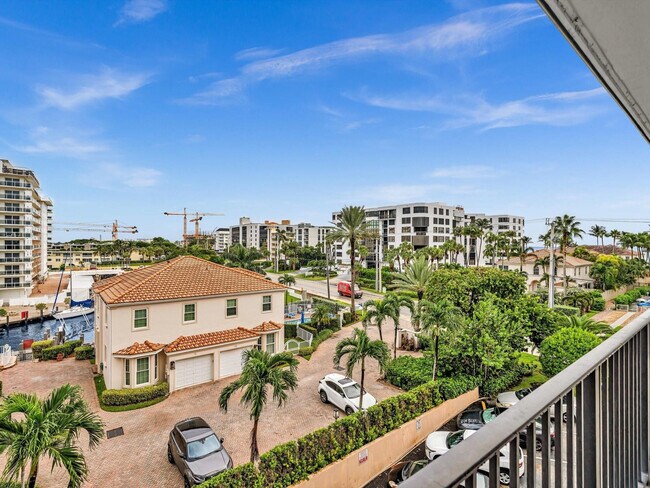 Building Photo - 1150 Hillsboro Mile