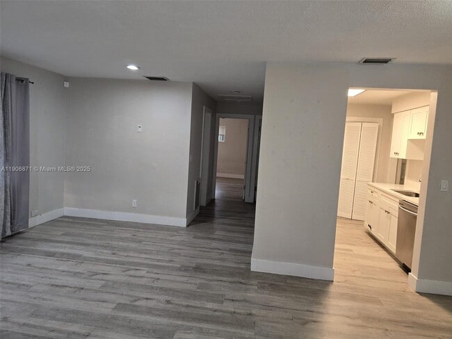 Building Photo - 5022 SW 93rd Ave