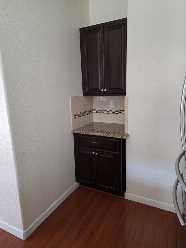 Building Photo - 10754 Westonhill Dr