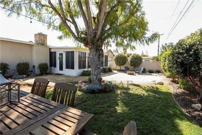 Building Photo - Stunning Claremont Home