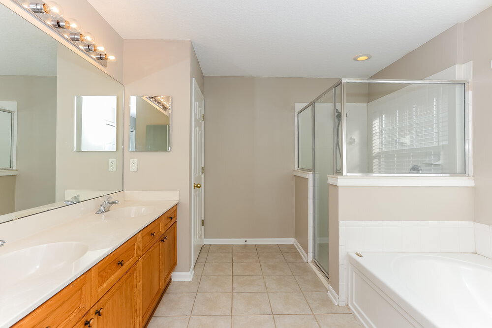Building Photo - 667 Bonaparte Dr