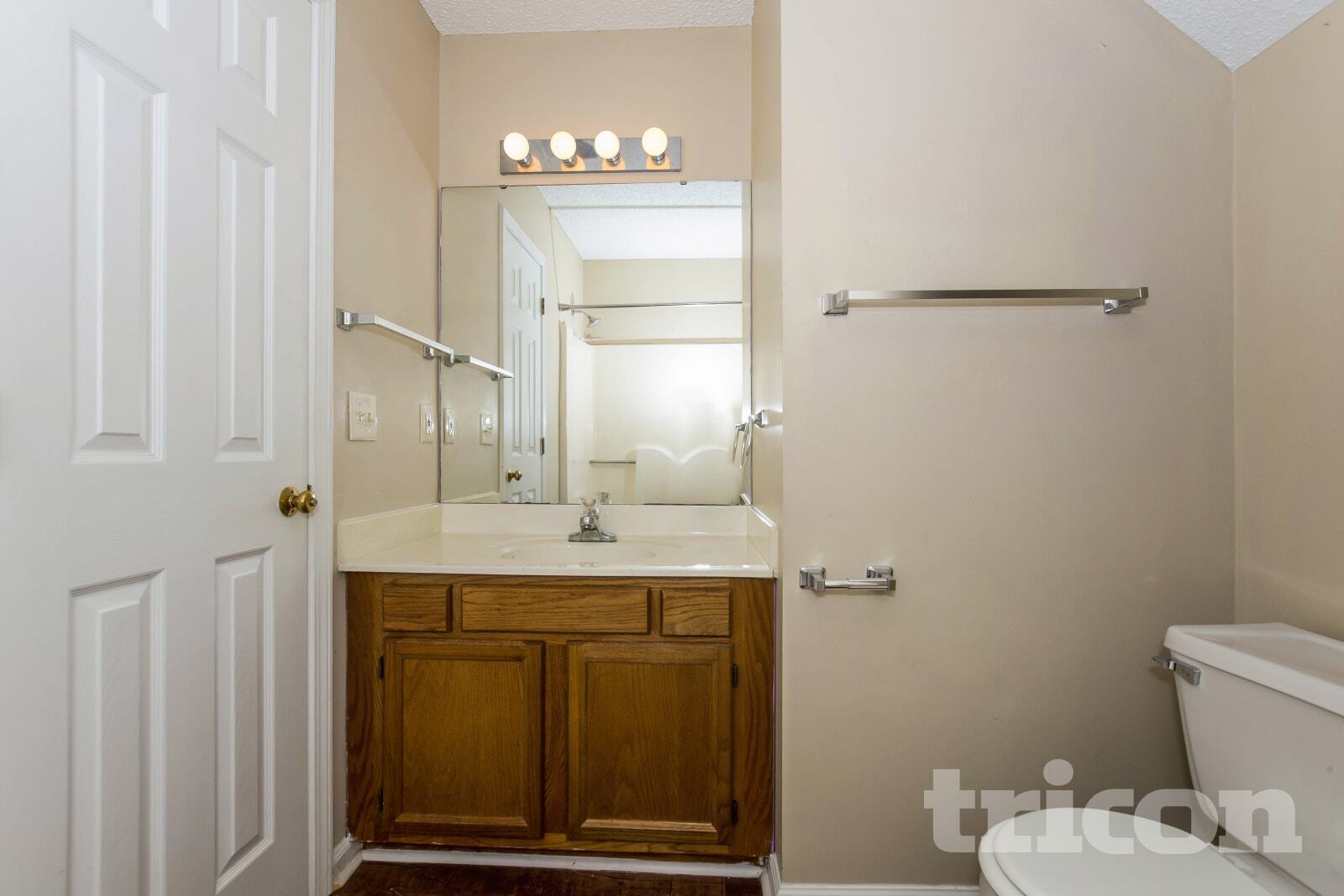Building Photo - 207 Salusbury Ln