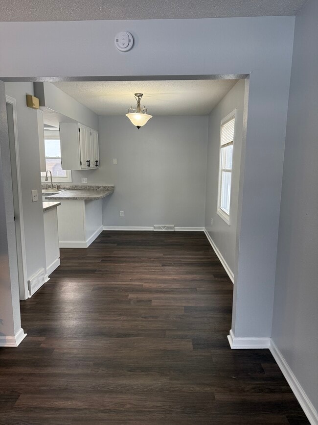 Building Photo - 6755 Woodlake Dr