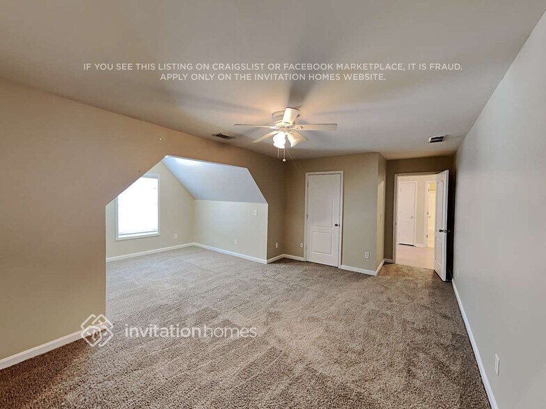 Building Photo - 169 Hawthorn Dr