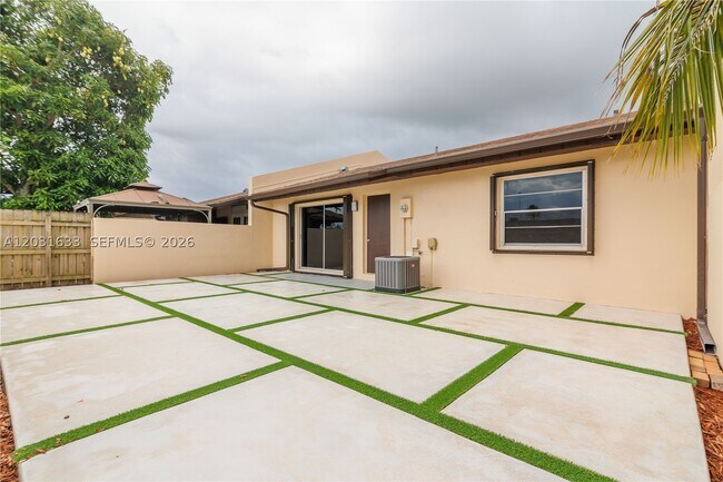 Building Photo - 11903 SW 110th St Cir E