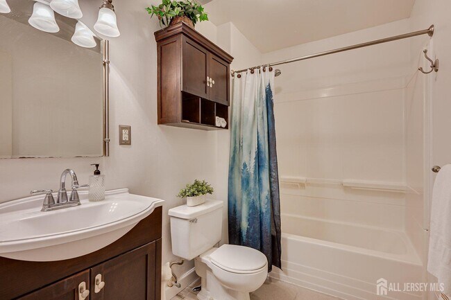 Building Photo - 7 Quail Run Dr