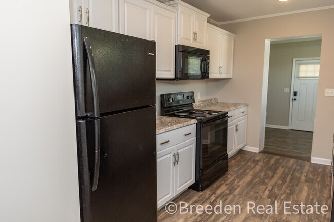 Building Photo - 1096 Elm Cir