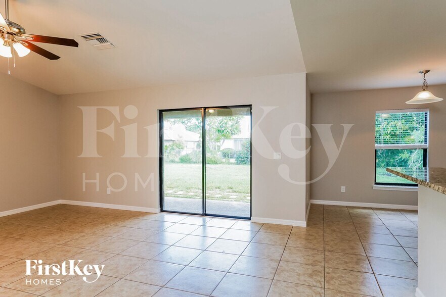 Building Photo - 1117 SE 18th Terrace