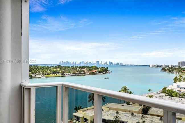 Building Photo - 900 Bay Dr