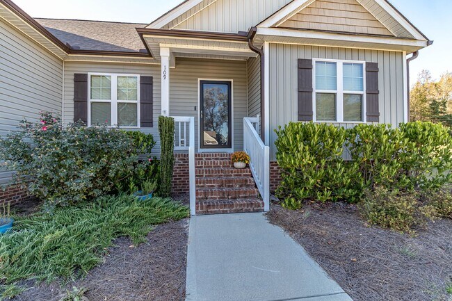 Building Photo - Immaculate 3 BR | 2 BA Ranch Home in Goldsboro *Rosewood School District*