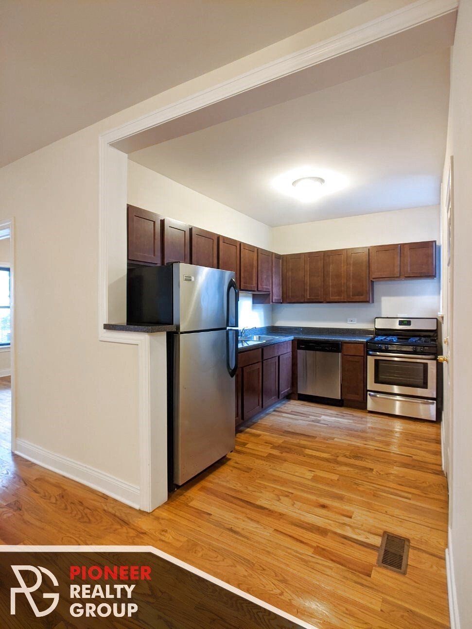 Building Photo - 630 W Cornelia Ave