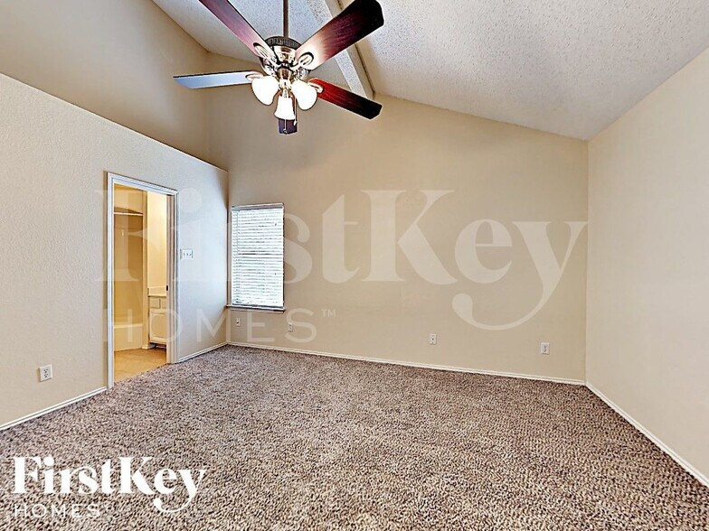 Building Photo - 504 Mockingbird Dr