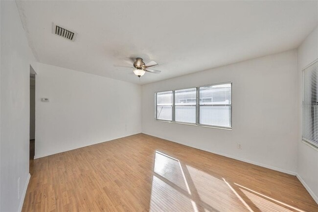 Building Photo - 6912 40th Ave N