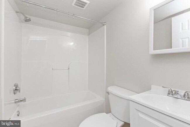 Building Photo - 5009 D St SE